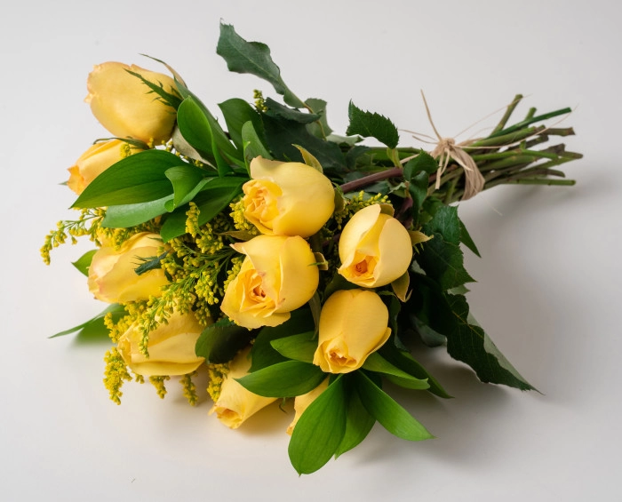 Buquê de 15 Rosas Amarelas e Tinto - Imagem 2