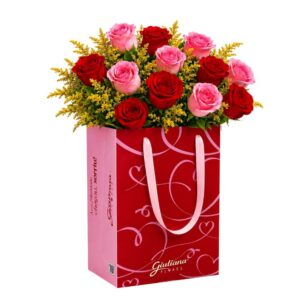 Buquê de 12 Rosas Vermelhas e Cor de Rosa na Bag Love
