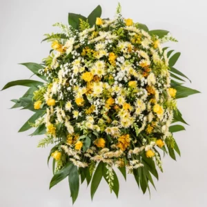 Coroa de Rosas Amarelas e Folhagens
