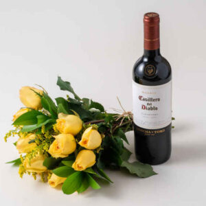 Buquê de 15 Rosas Amarelas e Vinho Tinto