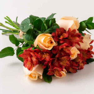 Buquê de Rosas e Astromélias em Tons Rosados